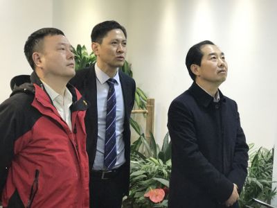 河南省信陽市政府領導一行蒞臨華衛公司參觀指導